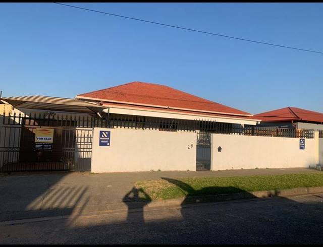 3 BEDROOM HOUSE FOR SALE IN NEWLANDS